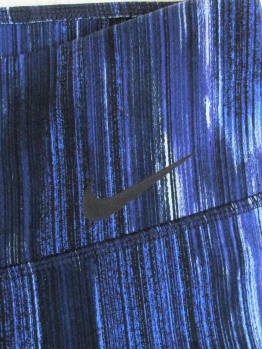 NIKE Active Leggings Size Large DRI Fit Blue Capri